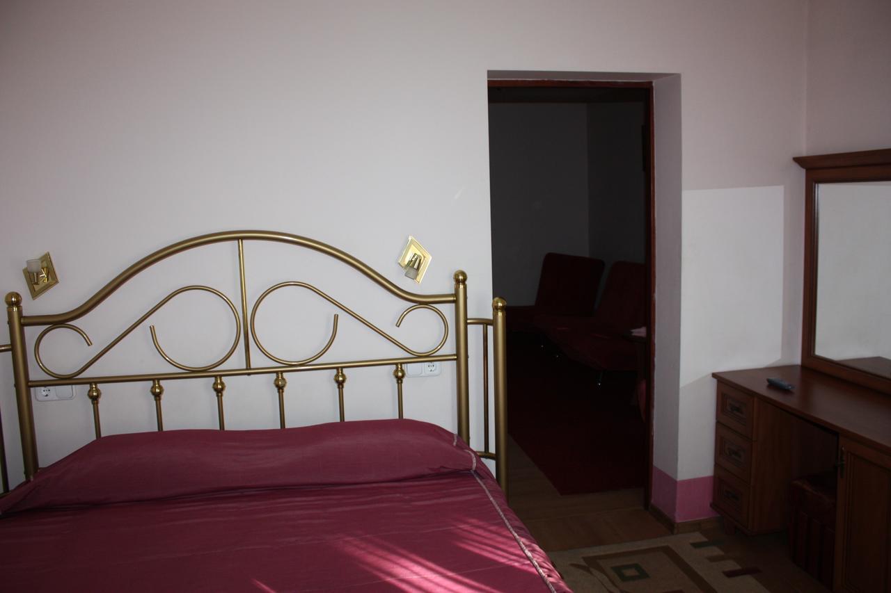 Hotel Gostynnyi Dvir Bucha Rom bilde