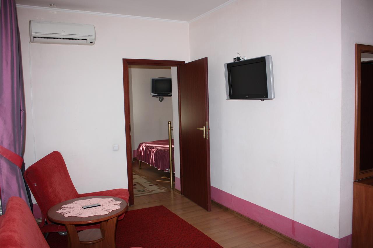 Hotel Gostynnyi Dvir Bucha Rom bilde
