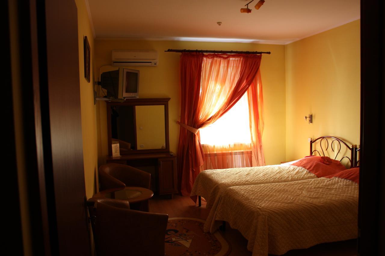 Hotel Gostynnyi Dvir Bucha Rom bilde